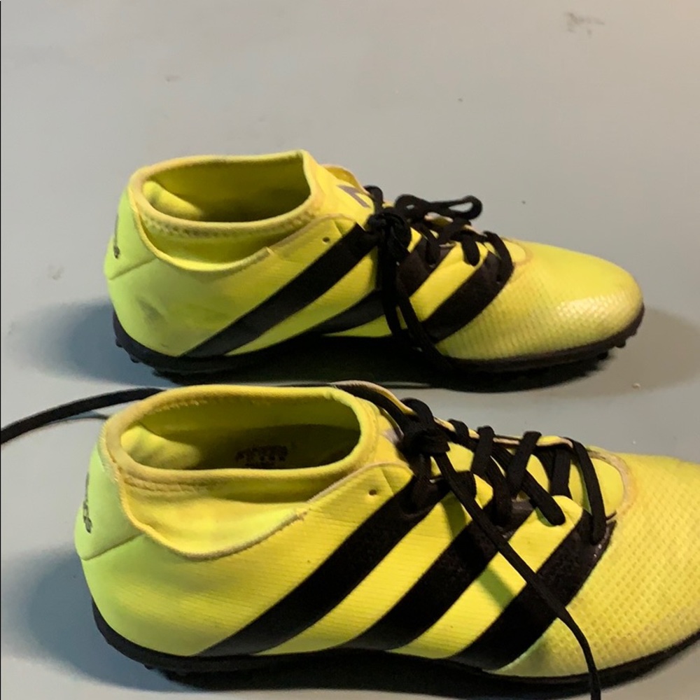 Soccer cleats